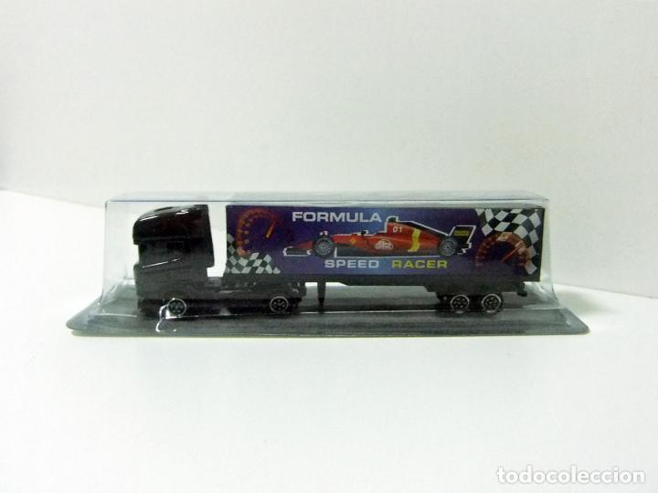 Coches a escala: CAMI&Oacute;N SCANIA TRAILER F&Oacute;RMULA SPEED RACER - GUISVAL ESCALA 1:87 - JUGUETE REMOLQUE COCHE F1 1 TRUCK