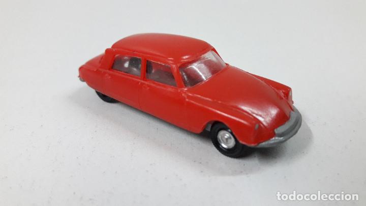 Coches a escala: COCHE CITROEN DS 19 . REALIZADO POR EKO . MEDIDA DE LARGO 5,5 CM