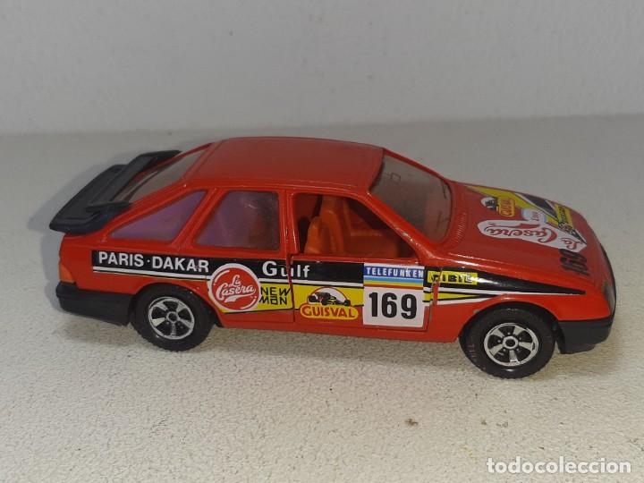 Coches a escala: GUISVAL : ANTIGUO COCHE FORD SIERRA RALLYE PARIS - DAKAR - LA CASERA REF. 32004 A&Ntilde;OS 80 ESCALA 1/33