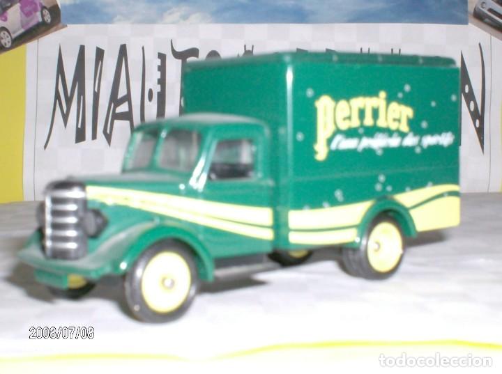 Coches a escala: CAMION BEDFORD 30CWT VAN PERRIER DE CORGI MIDE 9,5 CM.. DE METAL !LINDO&iexcl;