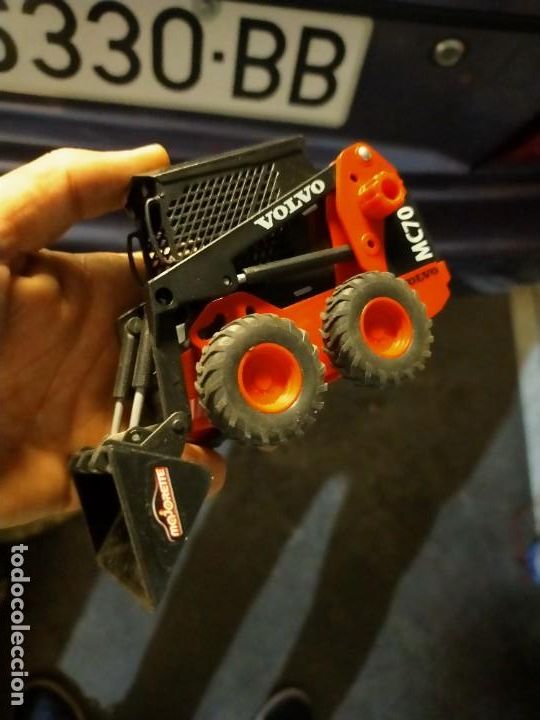 Coches a escala: Antiguo coche maquina mini excavadora obra Majorette MC70 Volvo