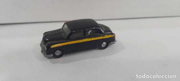 Coches a escala: ANTIGUO COCHE CAMION DE EKO A&Ntilde;OS 70 SEAT 1400 TAXI