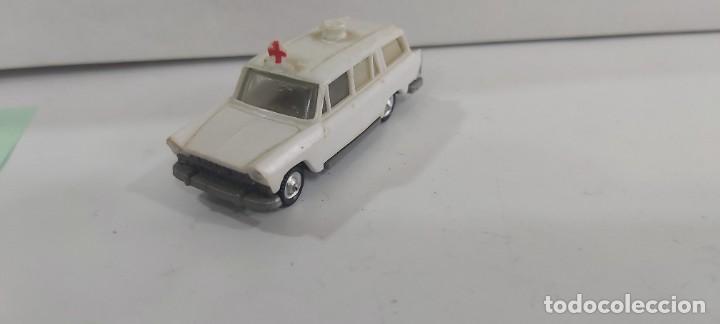 Coches a escala: ANTIGUO COCHE CAMION DE EKO A&Ntilde;OS FIAT AMBULANCIA 1400