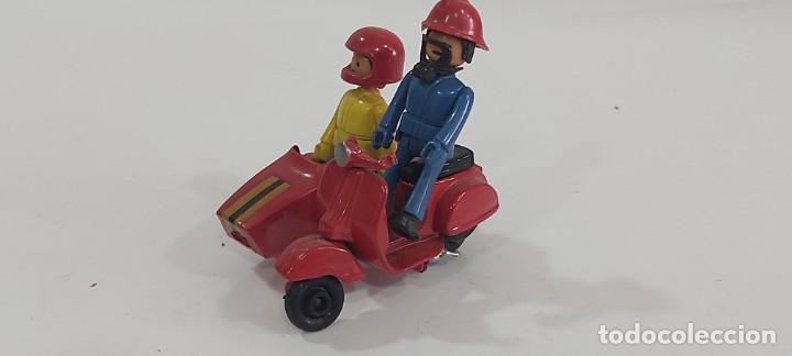 Coches a escala: ANTIGUA VESPA CON SIDECAR GUISVAL GUISVALIN