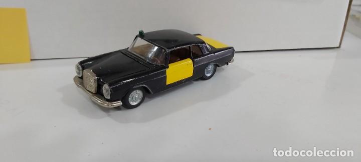 Model Cars: ANTIGUO COCHE DE LA MARCA PILEN MERCEDES 250 COUPE TAXI BARCELONA