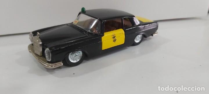 Auto in scala: ANTIGUO COCHE DE LA MARCA PILEN MERCEDES 250 COUPE TAXI BARCELONA