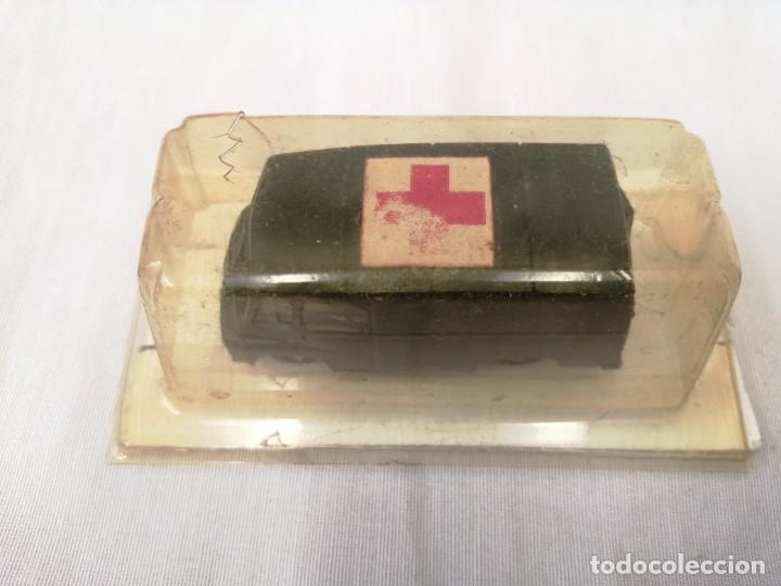 Coches a escala: Veh&iacute;culos militares ambulancia Austin sava en su caja Espa&ntilde;a eko