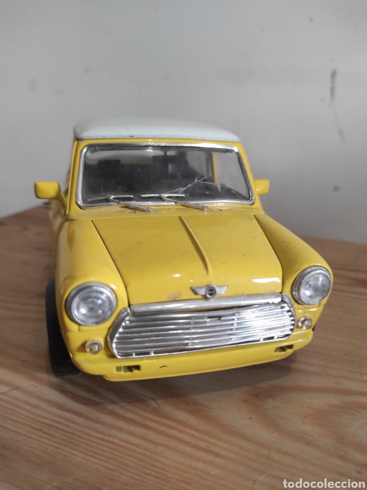 Coches a escala: COHE MET&Aacute;LICO BURAGO MINI COOPER AMARILLO - MADE IN ITALY 1/16