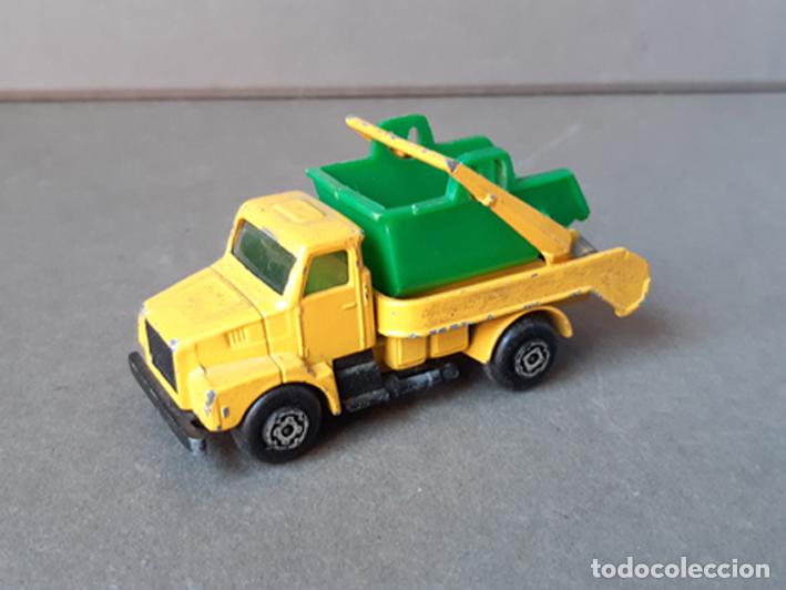 Coches a escala: CAMION VOLVO CON CONTAINER DE GUISVAL - Foto 1