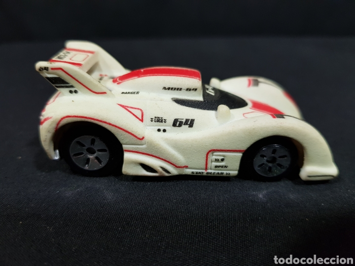 Coches a escala: Coche fluorescente Maisto. Brilla en la oscuridad. MCG 64