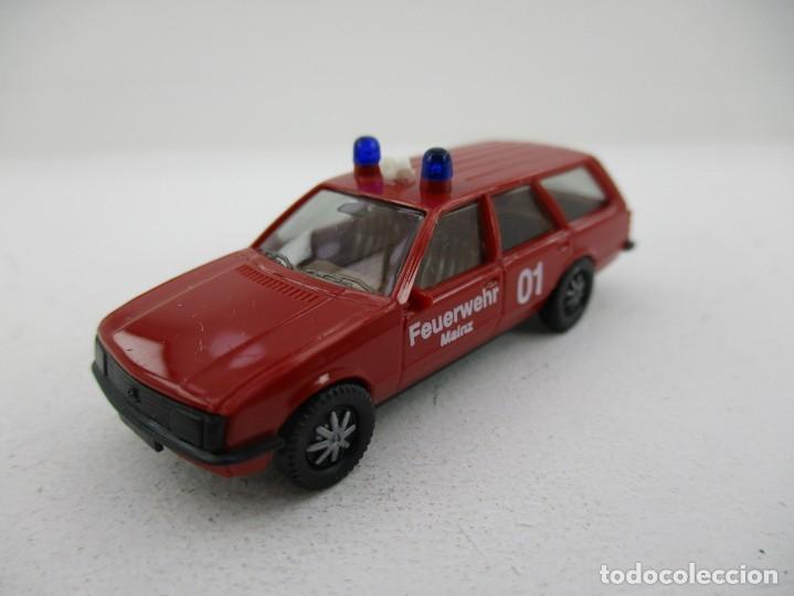 Coches a escala: COCHE ESCALA 1:87 R-B3 - Foto 1