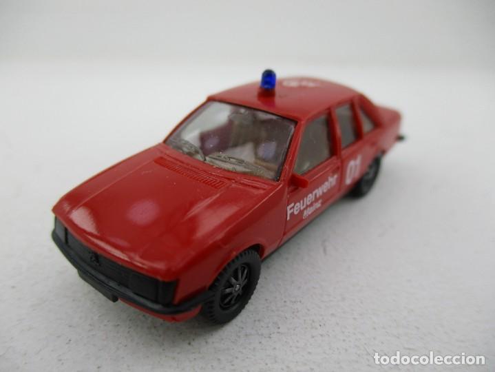 Coches a escala: COCHE ESCALA 1:87 REF B5 - Foto 1