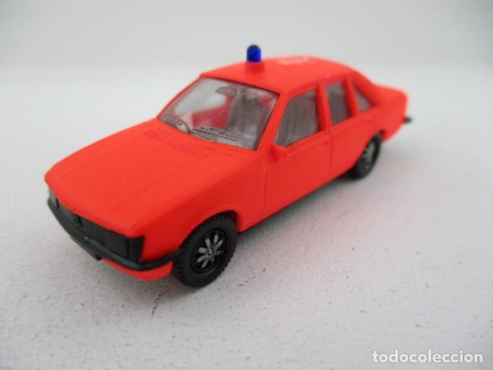 Coches a escala: COCHE ESCALA 1:87 REF B5 - Foto 1