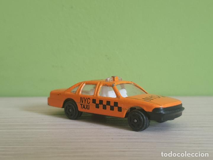 Coches a escala: TAXI NYC N&ordm; 8030. Escala 1/60 aprox. Fabricante no definido.
