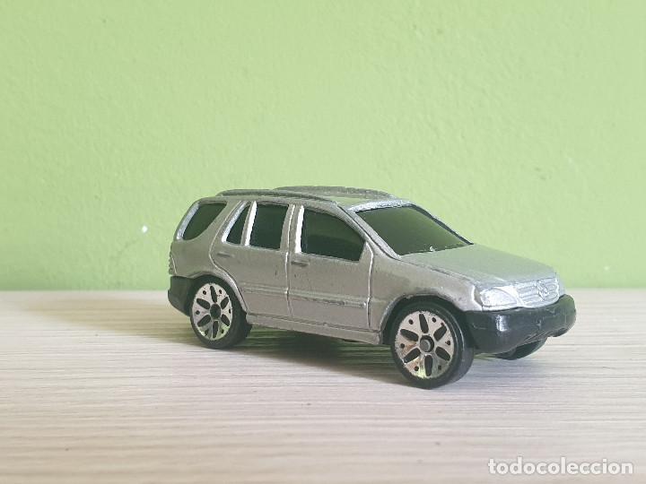 Coches a escala: MERCEDES BENZ ML320_ 1:64_ Fabricante MAISTO.