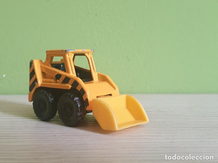 Coches a escala: LITTLE LOADER _1:64_ Fabricante MAISTO.