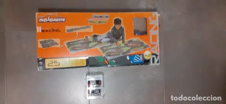 Coches a escala: SET BOX MAJORETTE COLECTION RACING PLAYSET ALFOMBRA Y DOS COCHES 2001 NUEVO