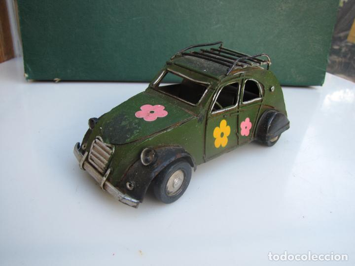 Coches a escala: 29.- Citroen 2 CV de hojalata. Marcado CSIF Uniteco