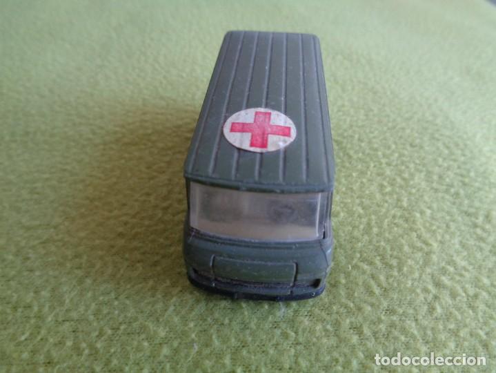 Coches a escala: MERCEDES BENZ MILITAR CRUZ ROJA GUISVAL