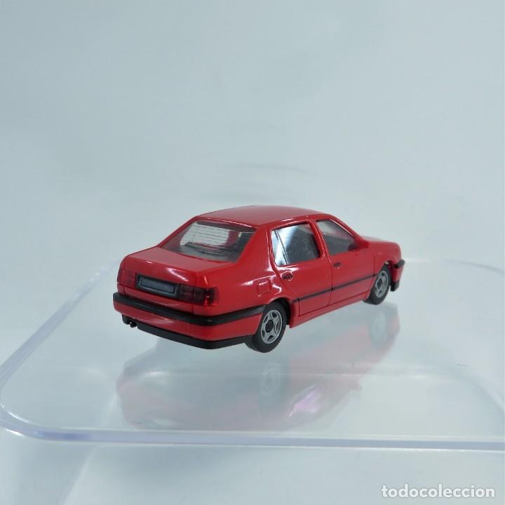 Coches a escala: Herpa 021203 VW Vento GL (1H5) 1992-1997 Rojo tornado Escala 1/87 H0 (4142) - Foto 2 - 307041828