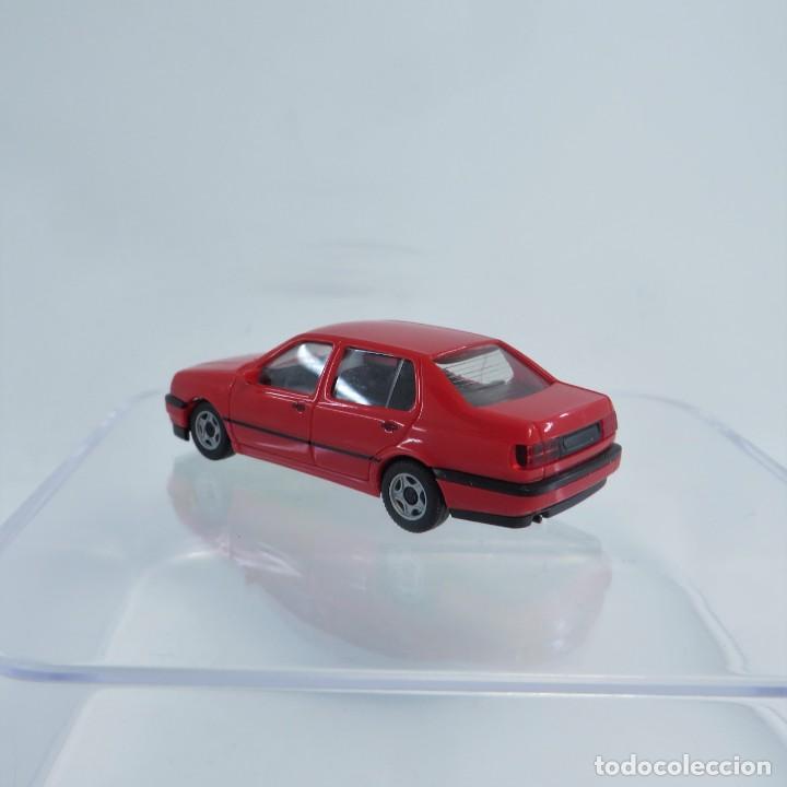 Coches a escala: Herpa 021203 VW Vento GL (1H5) 1992-1997 Rojo tornado Escala 1/87 H0 (4142) - Foto 4 - 307041828