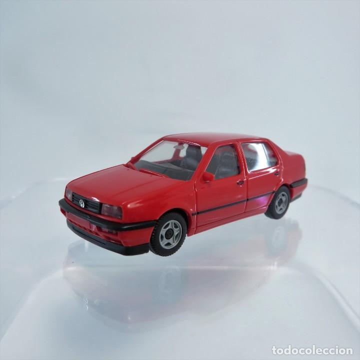 Coches a escala: Herpa 021203 VW Vento GL (1H5) 1992-1997 Rojo tornado Escala 1/87 H0 (4142) - Foto 3 - 307041828