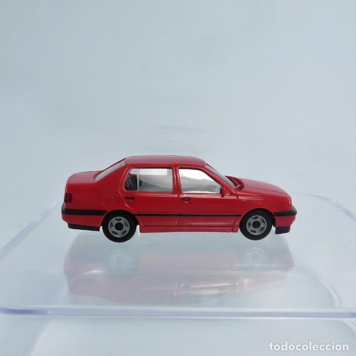 Coches a escala: Herpa 021203 VW Vento GL (1H5) 1992-1997 Rojo tornado Escala 1/87 H0 (4142) - Foto 1 - 307041828