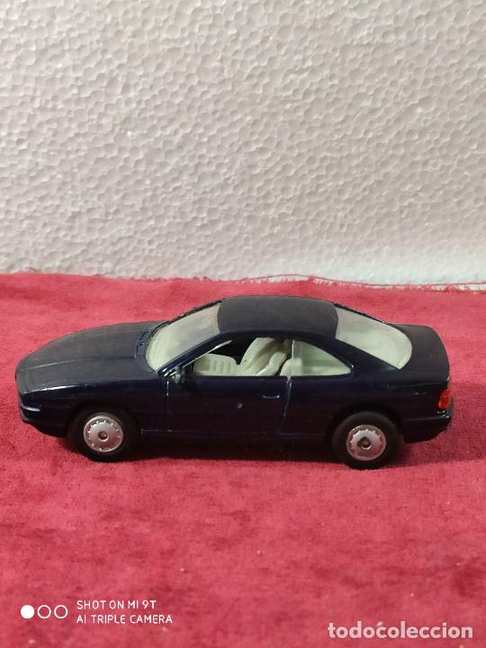 Coches a escala: BMW 850I MAISTO AZUL ESCALA 1/40