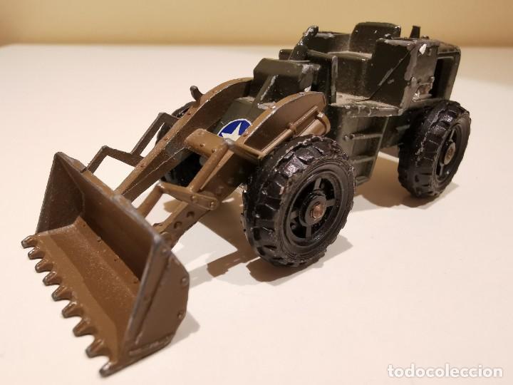 Coches a escala: Majorette tracto Pelle Military 1/64