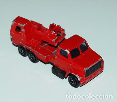 Coches a escala: CAMI&Oacute;N MAJORETTE 251 283 - ROJO - GR&Uacute;A CON FALTAS - VEH&Iacute;CULO A ESCALA - MINIATURA JUGUETE DE METAL