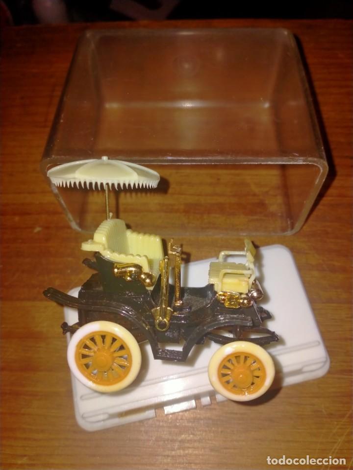 Coches a escala: COCHE DE EPOCA ANTIGUO DE GUISVAL