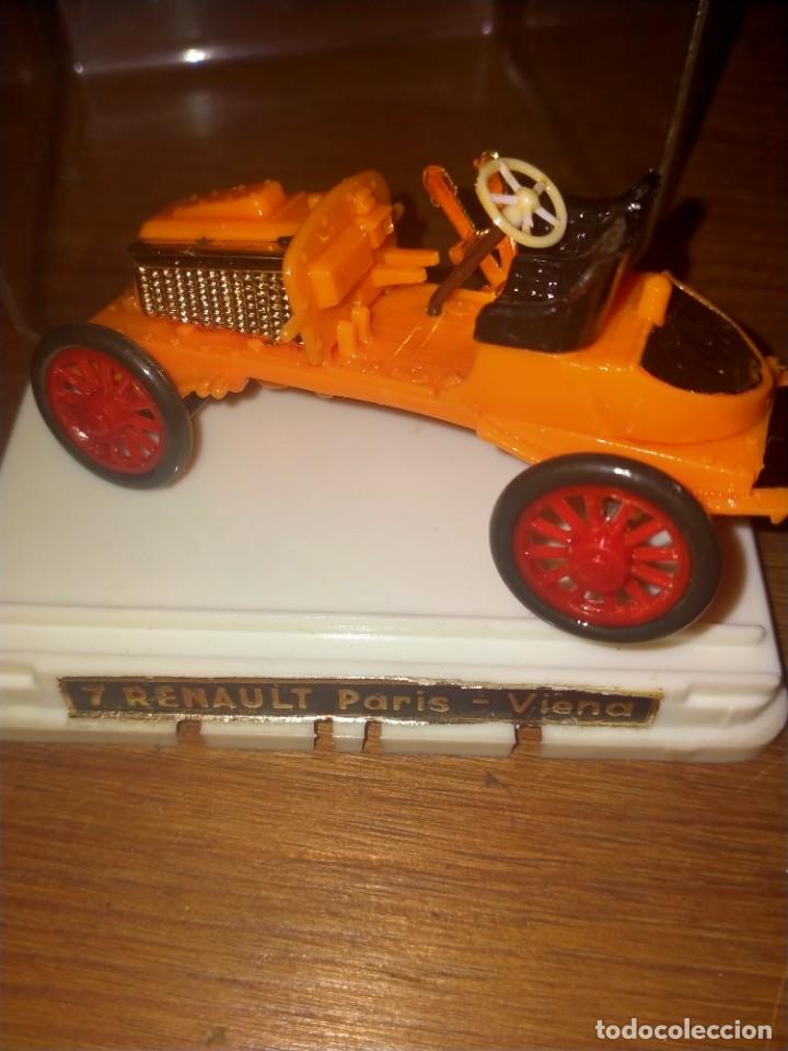 Coches a escala: COCHE DE EPOCA ANTIGUO DE GUISVAL