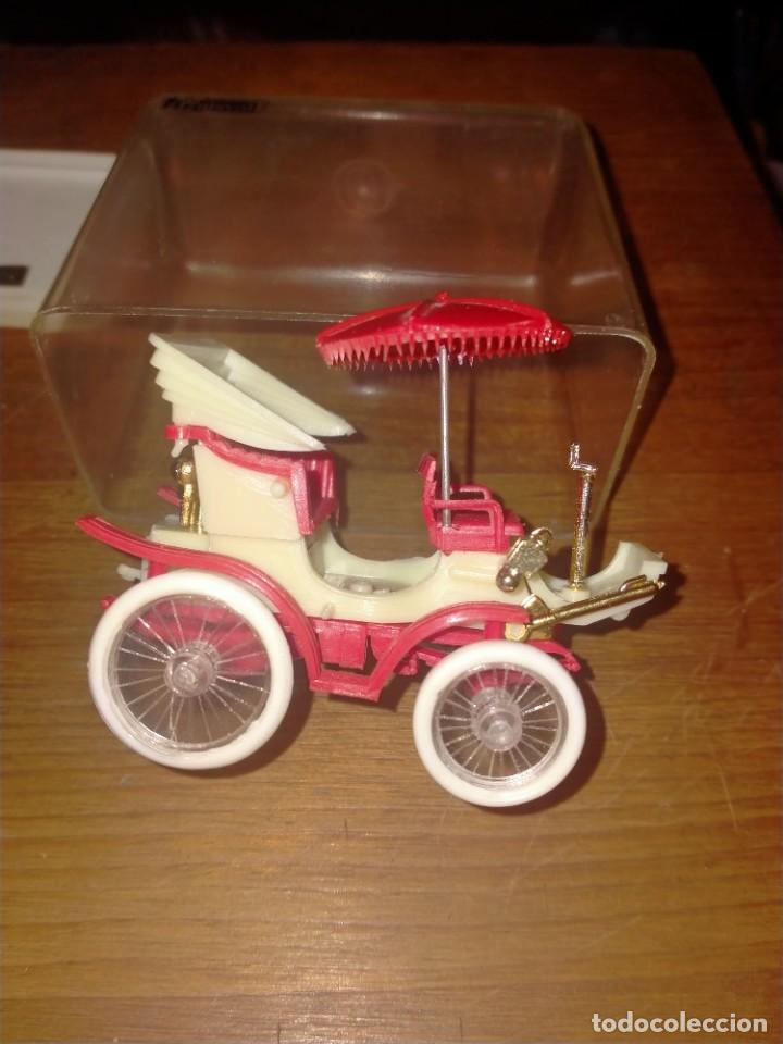 Coches a escala: COCHE DE EPOCA ANTIGUO DE GUISVAL