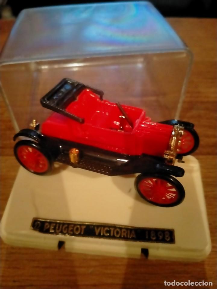 Coches a escala: COCHE DE EPOCA ANTIGUO DE GUISVAL