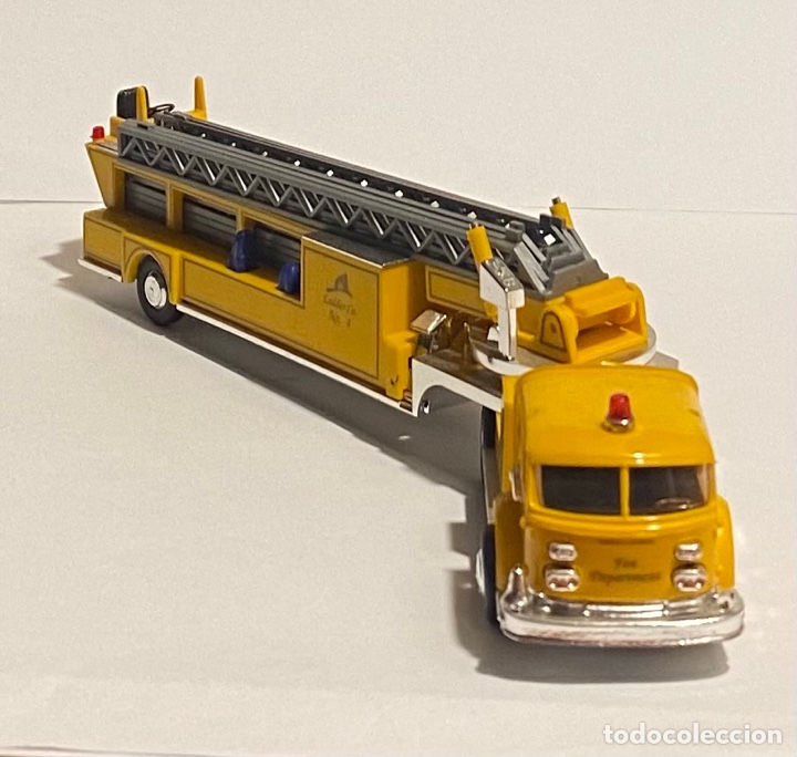 Carros em escala: Busch Pralin&eacute; Ladder N. 4. American Lafrance