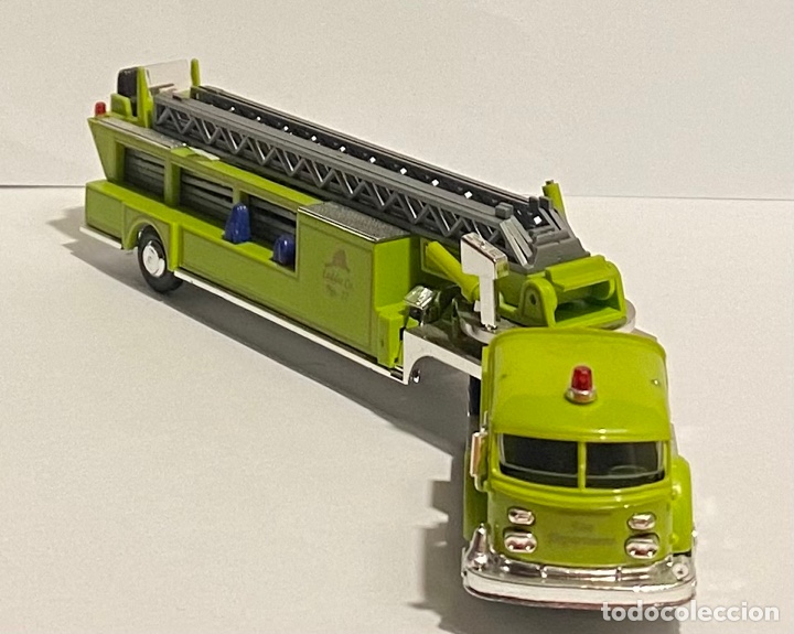 Carros em escala: Busch Pralin&eacute; Ladder N.27 American Lafrance
