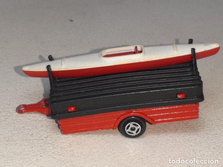 Coches a escala: MAJORETTE : ANTIGUO REMOLQUE CON CANOA REF. 21720 MADE IN FRANCE A&Ntilde;OS 70 / 80