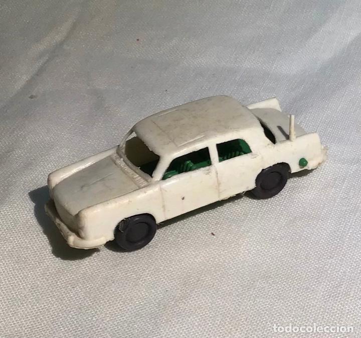 Coches a escala: ZIX, COCHE PL&Aacute;STICO A&Ntilde;OS 60/70 - Foto 1