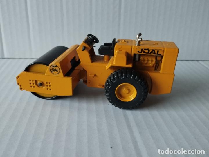 Carros em escala: APISONADORA COMPACTADORA CATERPILLAR CAT 221 DE JOAL 1,50