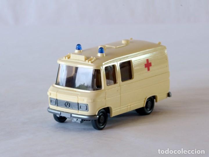 Wiking 1:87 mercedes benz 200 cruz roja ambulancia 