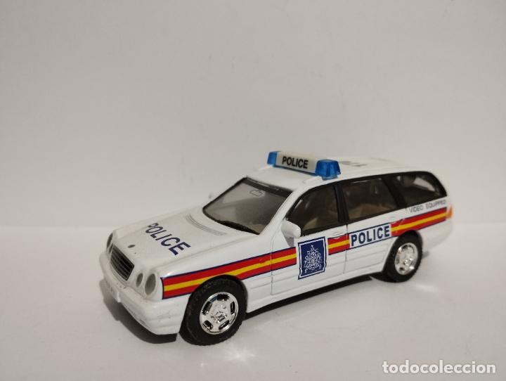 Coches a escala: MERCEDES CLASE E 300 T DE HONGWELL CARARAMA SIMBA 1,43 METAL