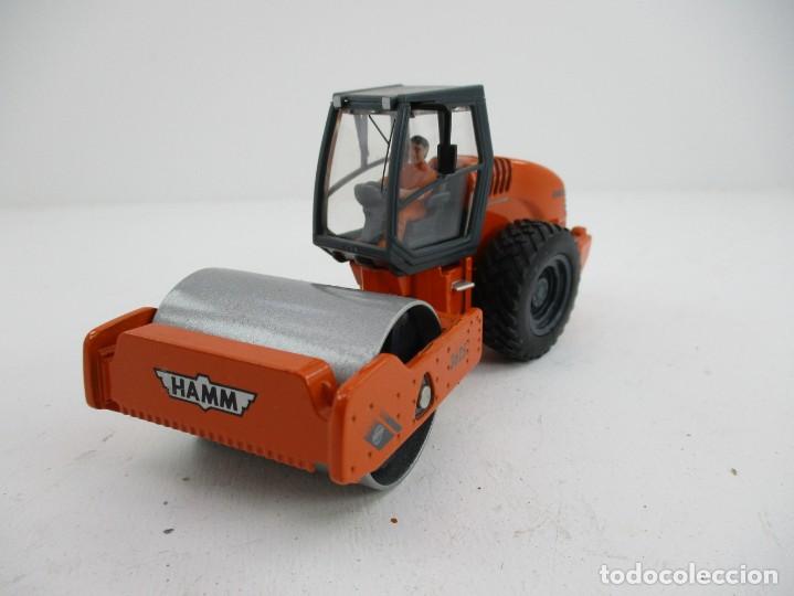 Coches a escala: EXCAVADORA ESCALA 1:50 REF LIBR - Foto 1