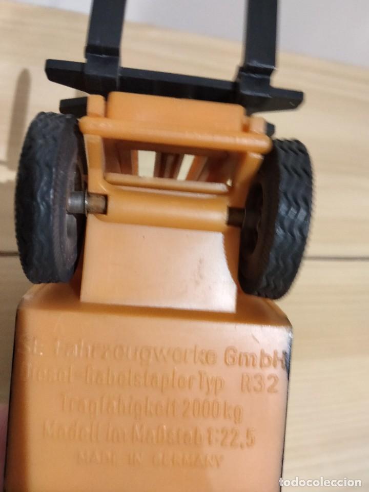 Coches a escala: CARRETILLA ELEVADORA MARCA WADER MADE IN WEST GERMANY - Foto 7