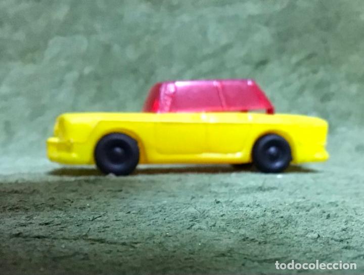 Coches a escala: RENAULT 8, PLASTICO A&Ntilde;OS 70 - Foto 2