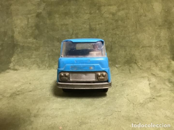 Coches a escala: ANTIGUO CAMI&Oacute;N A PILAS - Foto 2