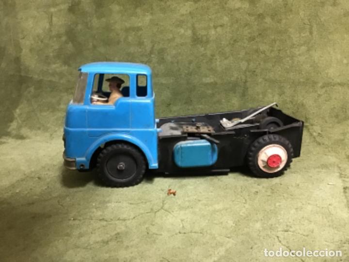 Coches a escala: ANTIGUO CAMI&Oacute;N A PILAS - Foto 1