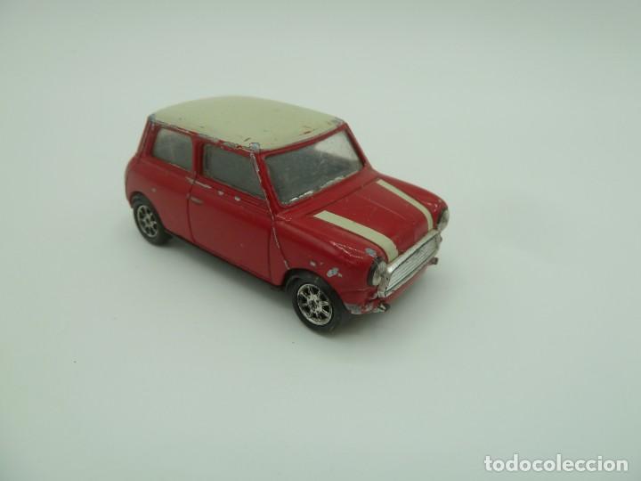 Coches a escala: Mini Cooper rojo y blanco. Solido - Foto 2