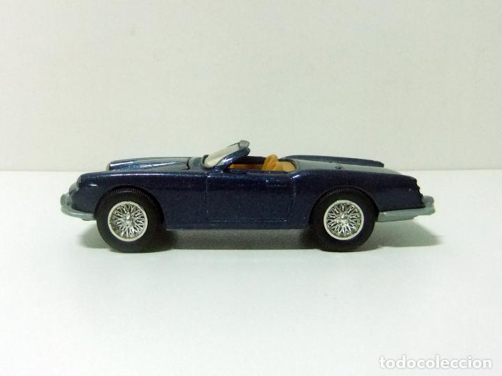 Coches a escala: FERRARI 400 SUPERAMERICA 1961 - ESCALA 1:36 COCHE METAL JUGUETE BIPLAZA DESCAPOTABLE AZUL BLUE CAR