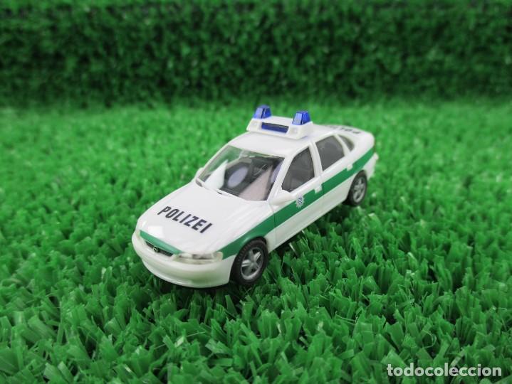 Coches a escala: COCHE ESCALA 1:87 REF B9 - Foto 1
