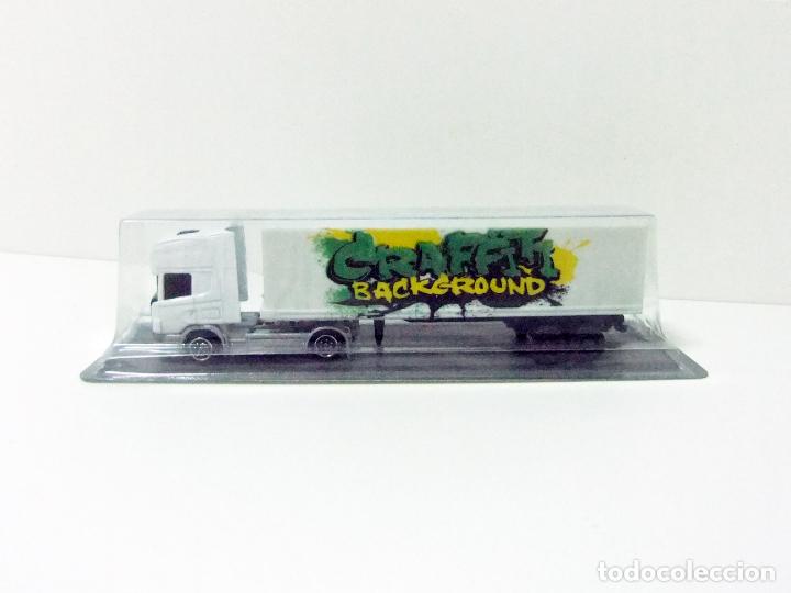 Coches a escala: CAMI&Oacute;N SCANIA GRAFFITI BACKGROUND - GUISVAL 1:87 TRAILER REMOLQUE TRUCK TOY GRAFITI JUGUETE ESPA&Ntilde;OL